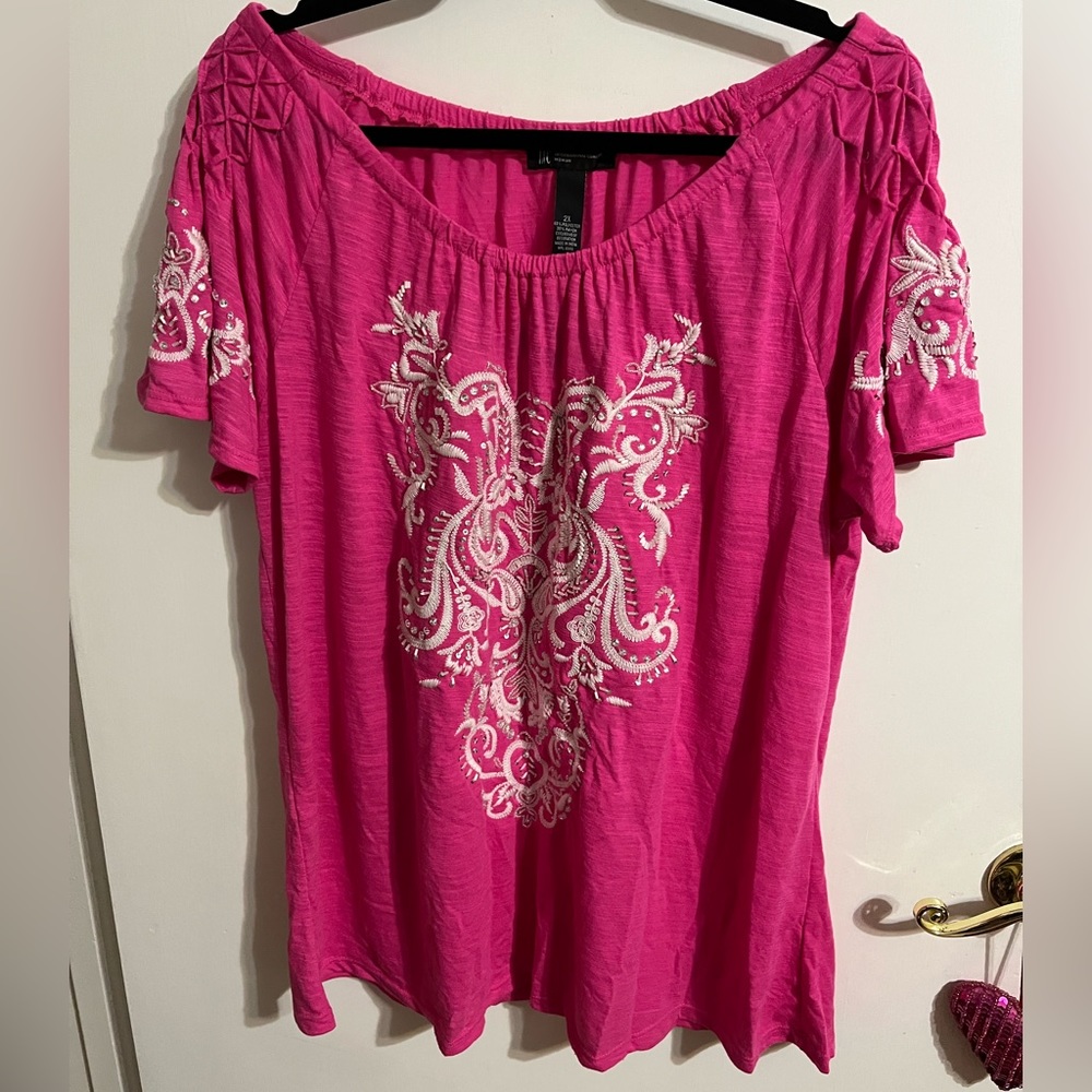 2X INC Pink shirt with white accents and rhinestones. NWT - Picture 2 of 11